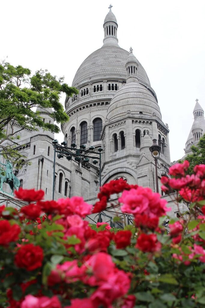 Le Bloom House Hôtel est situé à proximité de la Butte Montmartre et de sa merveilleuse Basilique du Sacré-Coeur.